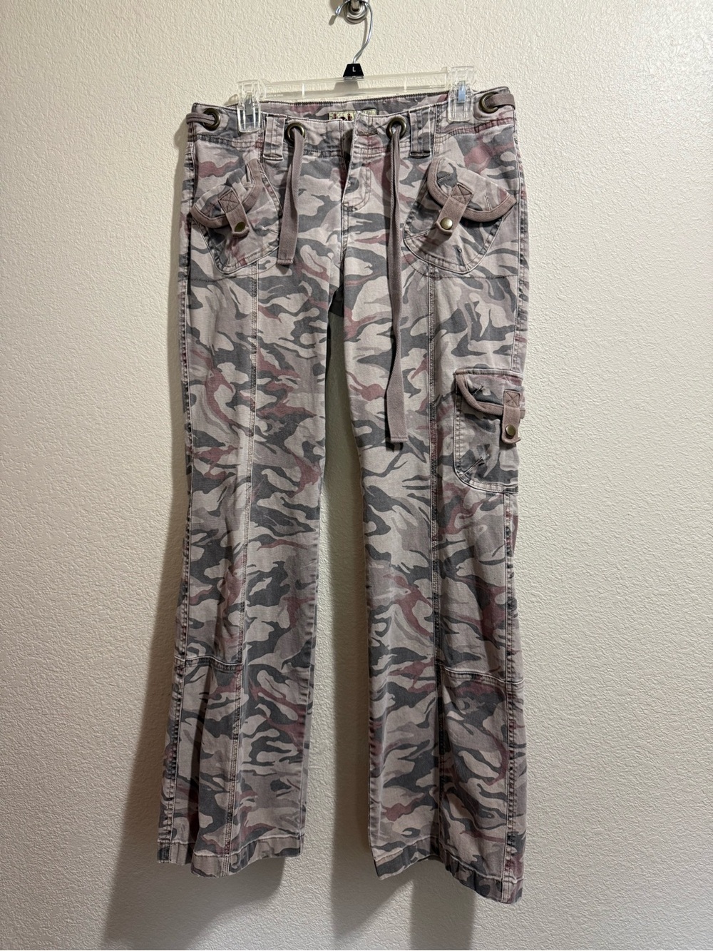 L.E.I. - Camo Cargo Pants in Grey, Taupe & Dusty Pink - Size 11